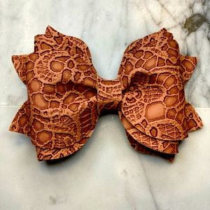 Pottery Lace Bailey Bow